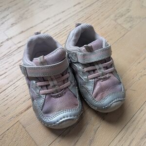 Stride Rite Kids Sneakers in Pink and Silver Size 6